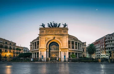 Fototapete Palermo Die Morgenansicht des Theaters Politeama Garibaldi in Palermo, Sizilien, Italien