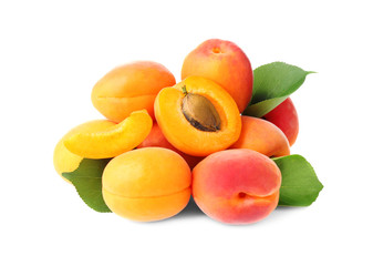 Fototapeta na wymiar Pile of fresh apricots on white background