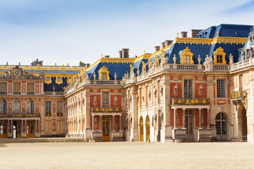 Marble courtyard at Palace of Versailles, France - obrazy, fototapety, plakaty