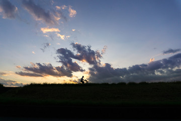 夕暮れ  自転車