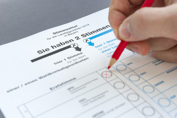 Voting on a Ballot in Germany, Wahlzettel zur Landtagswahl Bundestagswahl 2018 2017 ausfüllen,...