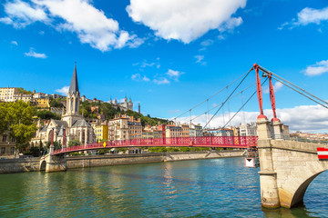 Fototapeta na wymiar Footbridge in Lyon, France
