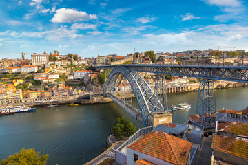 Fototapeta na wymiar Dom Luis Bridge in Porto