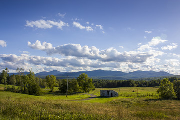 Fototapeta premium abandoned cabin in a big landscape