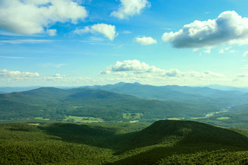 mountain range in quebec canada