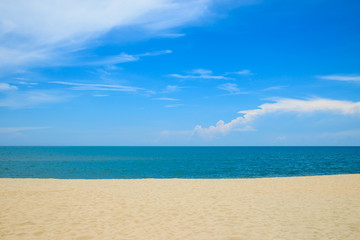 Fototapeta na wymiar Beautiful beach and tropical sea with cloudy and blue sky