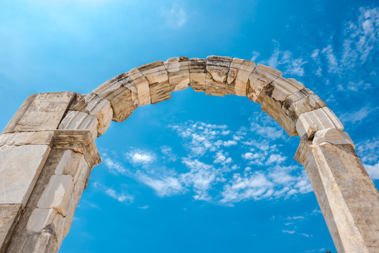 View of the roman arches in the ruins of Ephesus, Selcuk, Izmir, Turkey.