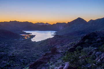 Fototapeta na wymiar Canyon Lake sunset in Arizona desert