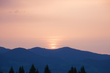 Naklejka premium Smoky Mountains ridge at sunrise