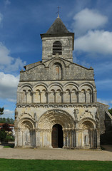 Église de Chadenac, façade romane, Nouvelle-Aquitaine, Charente-Maritime, France