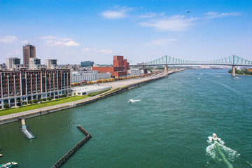 Obraz premium old port of montreal and the Jacques-Cartier bridge