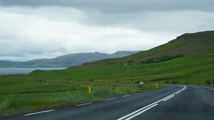 Landschaft am Hvalfjörður / Walfjord im Süd-Westen Islands