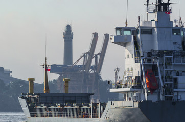 MERCHANT VESSEL - Cargo ship enters the port   © Wojciech Wrzesień