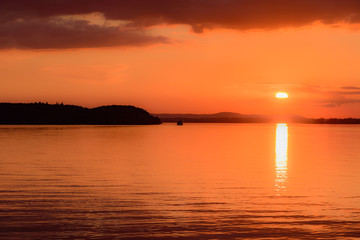 Obraz premium sunset over Lake in Umbria Italy