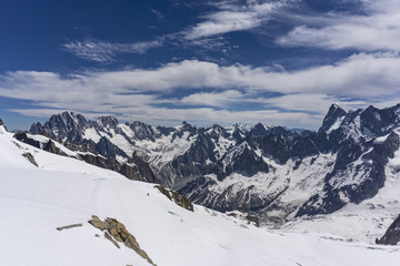 Fototapeta na wymiar The beautiful landscape of the Alps in June.