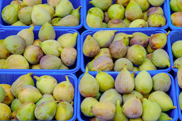 Grüne Feigen auf dem Markt