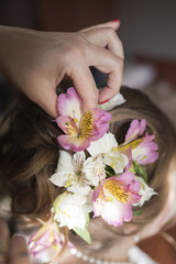 Obraz na płótnie Canvas Hairstyle with fresh flowers