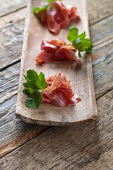 Prosciutto with parsley .