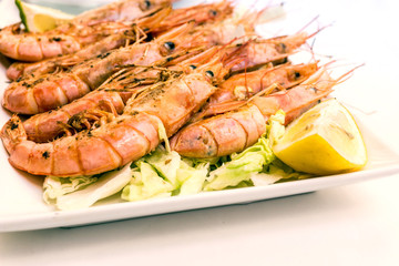 fries cuisine shrimp and lemon