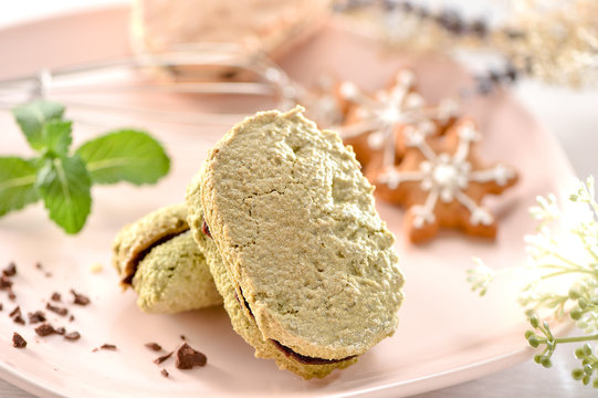 Matcha dacquoise (French pronunciation) is a dessert cake made 

with layers of almond and hazelnut meringue and whipped cream or buttercream.