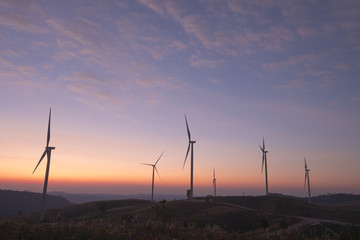 Obraz premium Windmills for electric power production on hill