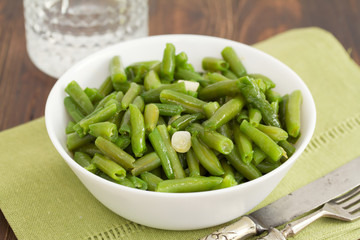 boiled green beans with garlic in white bowl