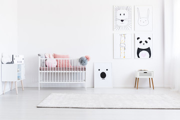 Drawings gallery in girl's bedroom © Photographee.eu