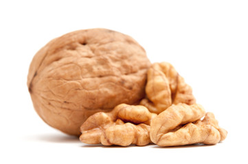 Walnuss mit und ohne Schale