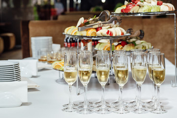 full glasses of champagne