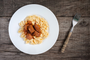 Gulasch mit Spätzle