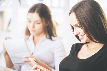 Fototapeta premium Women with notepad and smartphone