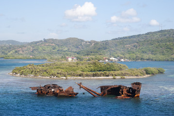 Naklejka premium Sunken Ship In Caribbean