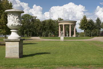 Fototapeta na wymiar Hebetempel im Schlosspark von Neustrelitz, Mecklenburg-Vorpommern