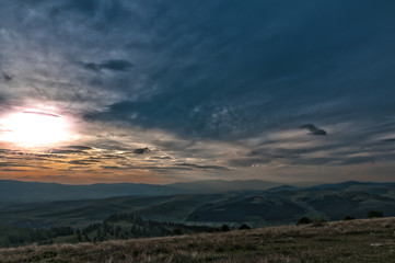 Obraz premium Sunset captured on the top of the mountain.