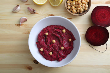 humus di ceci e barbabietola rossa