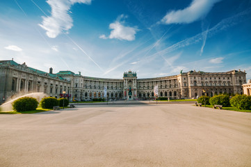 Naklejka premium Słynny Pałac Hofburg na Heldenplatz w Wiedniu, Austria