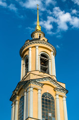 Fototapeta na wymiar Bell tower of the Rizopolozhensky monastery in Suzdal, Russia