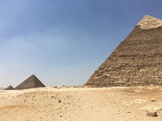 Fototapeta na wymiar Les 3 Pyramides de Kheops, Khephren, Mykerinos