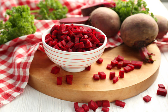 Bowl with sliced beetroot on table