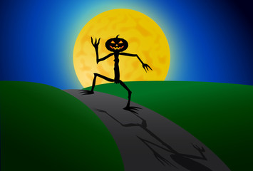 Uomo zucca di halloween che cammina al chiaro di luna