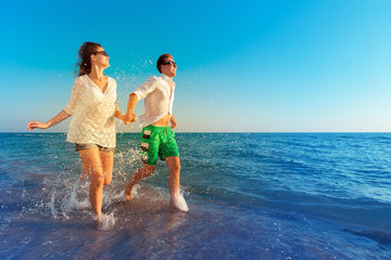 Happy young couple enjoying the sea