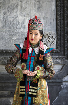 mongolian woman in traditional 13th century style outfit