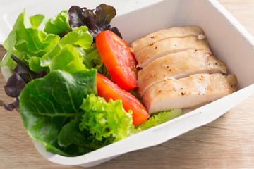 salad with chicken and tomato
