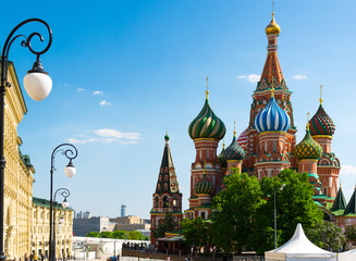 Fototapeta premium St. Basil's Cathedral and Middle Trade Rows in Moscow, Russia