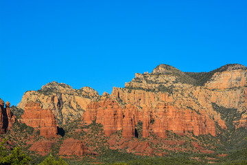 Fototapeta premium Towering sandstone cliffs in Sedona Arizona