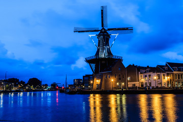 Fototapeta na wymiar Windmill in Haarlem