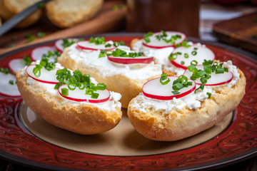 Toasts with radish, chives and cottage cheese.