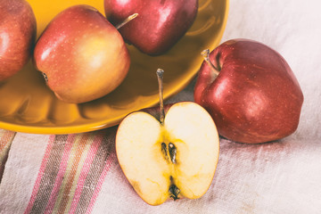 Fototapeta na wymiar Fresh apples on plate