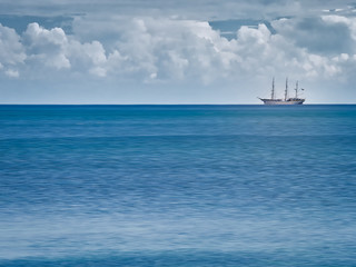 Obraz premium Sail boat sailing on calm blue sea water