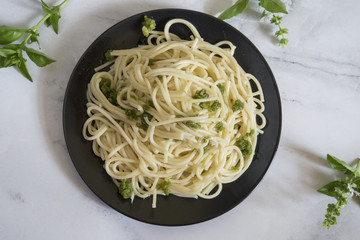 Spaghetti with pesto
